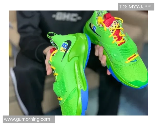 爱穿老鞋的足球巨星揭秘：为何这位球员偏爱破旧球鞋背后的故事